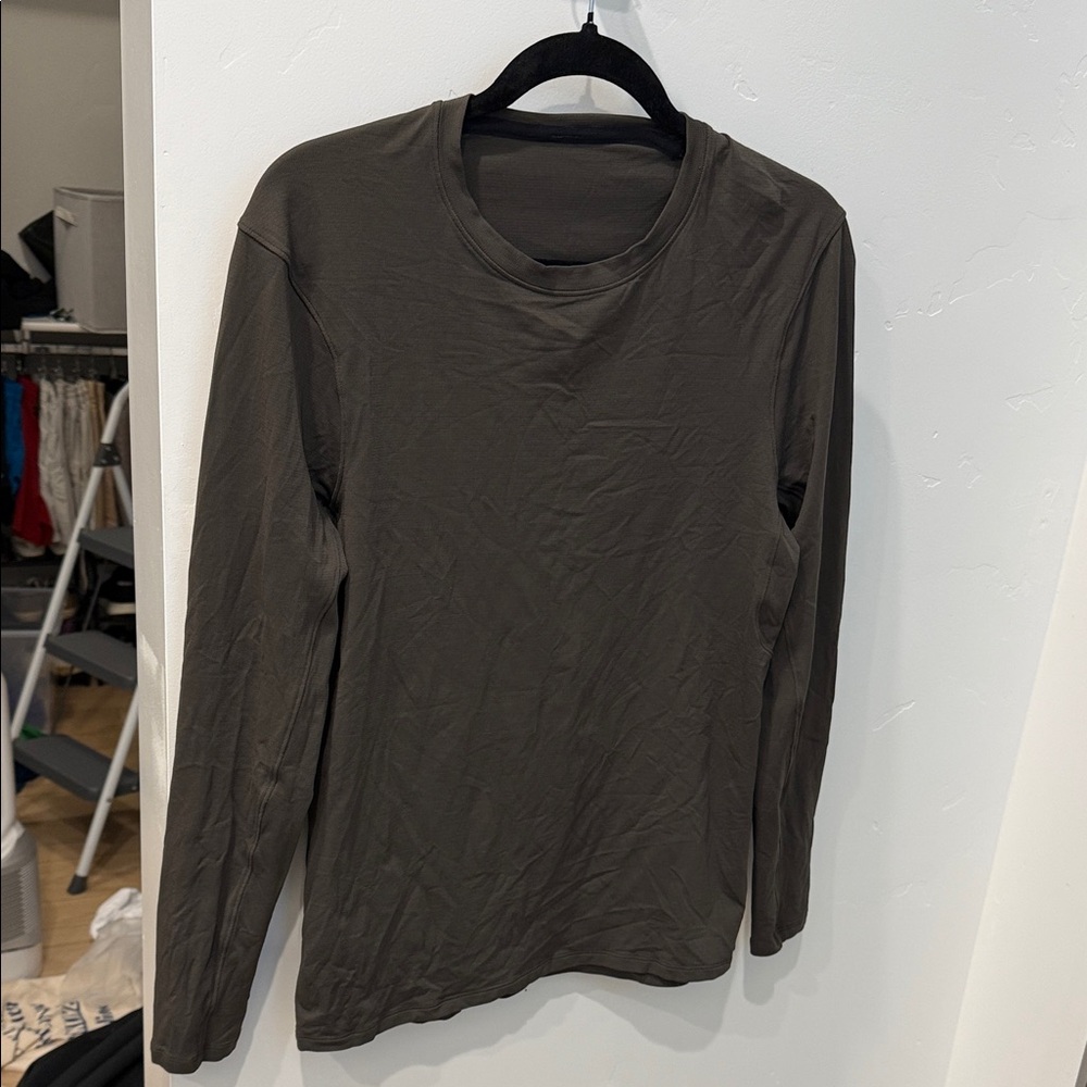 Men’s lululemon Olive Long Sleeve Top
